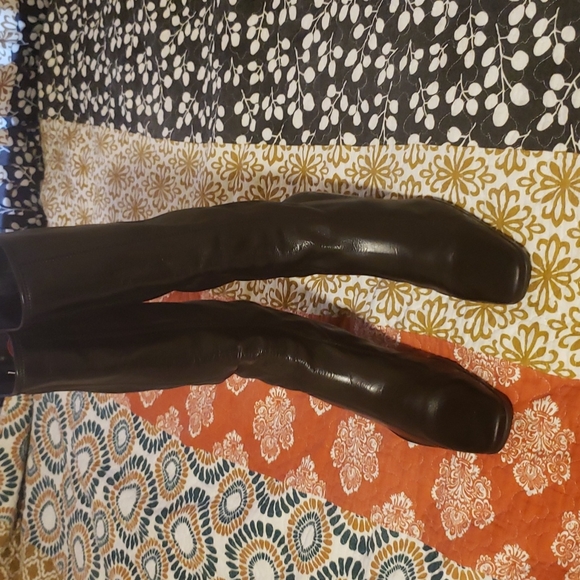 Authentic New Prada blk leather boots size 39 Euro/8.5-9 American Sizing. NBW. - Picture 7 of 8